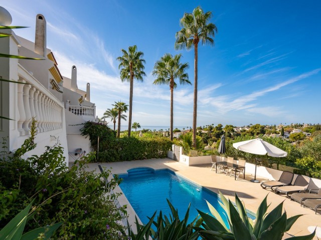 Maison mitoyenne avec 4 Chambres  à Calahonda