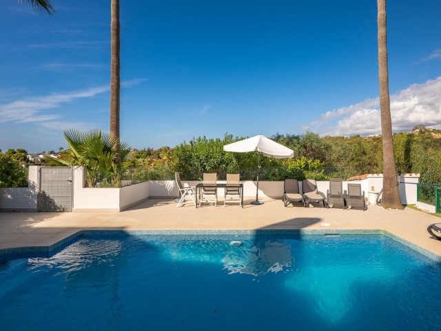 Maison mitoyenne avec 4 Chambres  à Calahonda