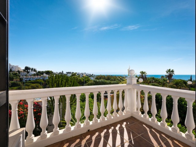 Maison mitoyenne avec 4 Chambres  à Calahonda