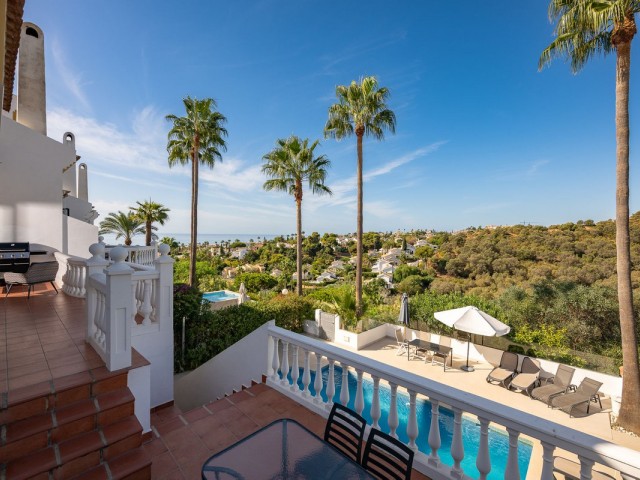 Maison mitoyenne avec 4 Chambres  à Calahonda