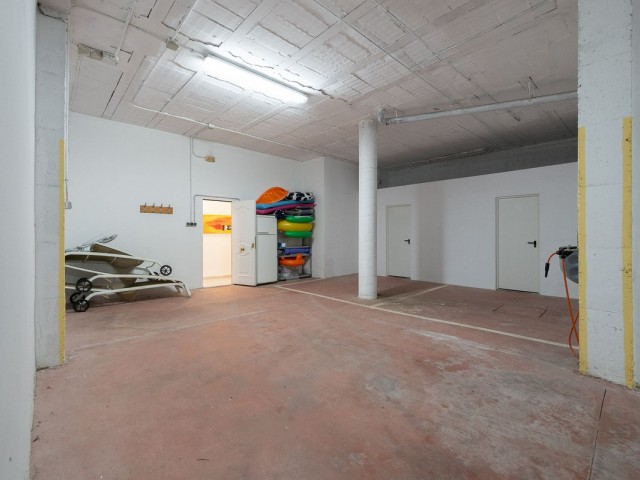 Maison mitoyenne avec 4 Chambres  à Calahonda