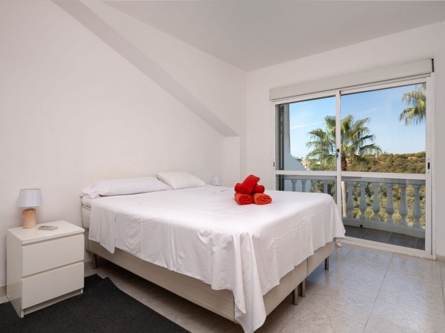 Maison mitoyenne avec 4 Chambres  à Calahonda