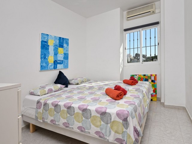 Maison mitoyenne avec 4 Chambres  à Calahonda