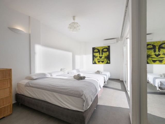 Maison mitoyenne avec 4 Chambres  à Calahonda