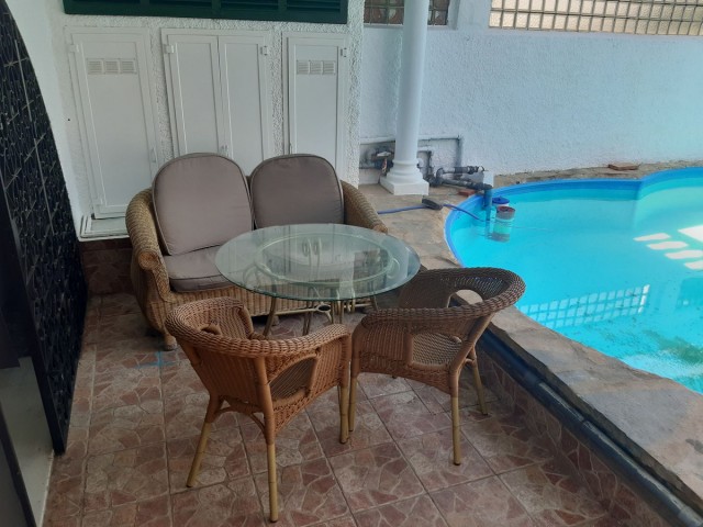 Huvila, El Rosario, R4310383