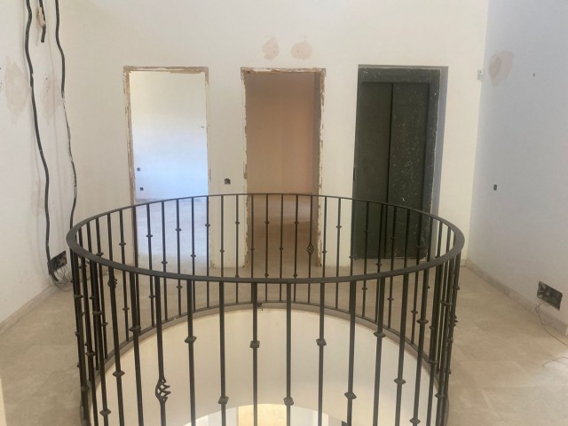 6 Sovrums Villa i Elviria