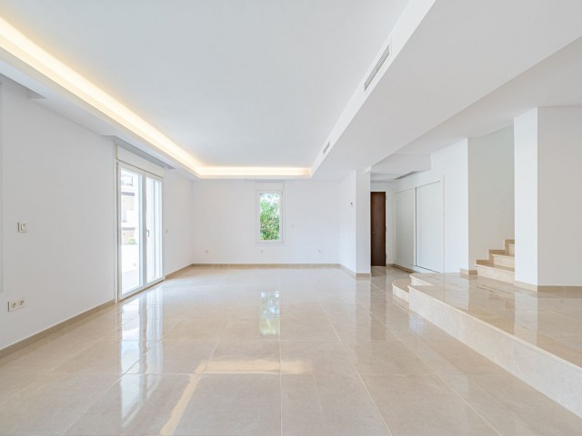 3 Slaapkamer Rijtjeshuis in Nueva Andalucía