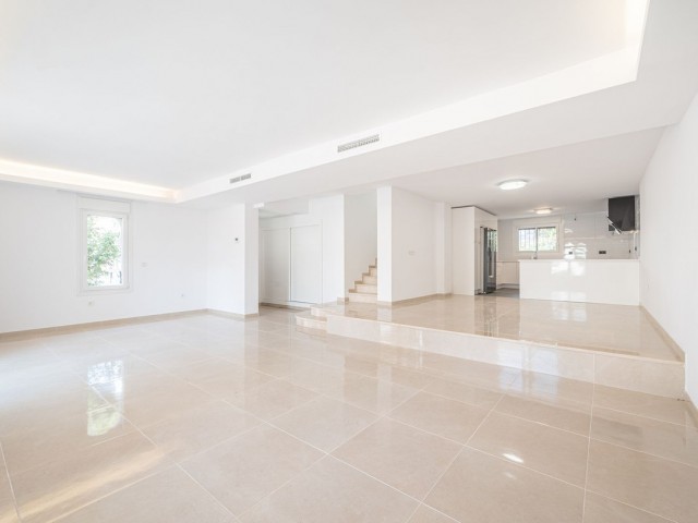 3 Slaapkamer Rijtjeshuis in Nueva Andalucía