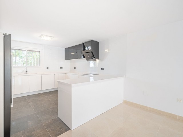 3 Slaapkamer Rijtjeshuis in Nueva Andalucía