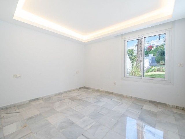 3 Slaapkamer Rijtjeshuis in Nueva Andalucía