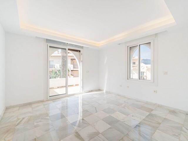 3 Slaapkamer Rijtjeshuis in Nueva Andalucía