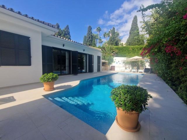 5 Bedrooms Villa in Los Monteros