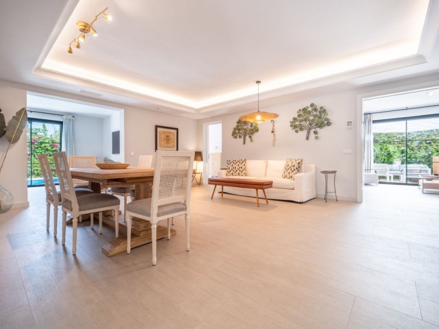 5 Bedrooms Villa in Los Monteros