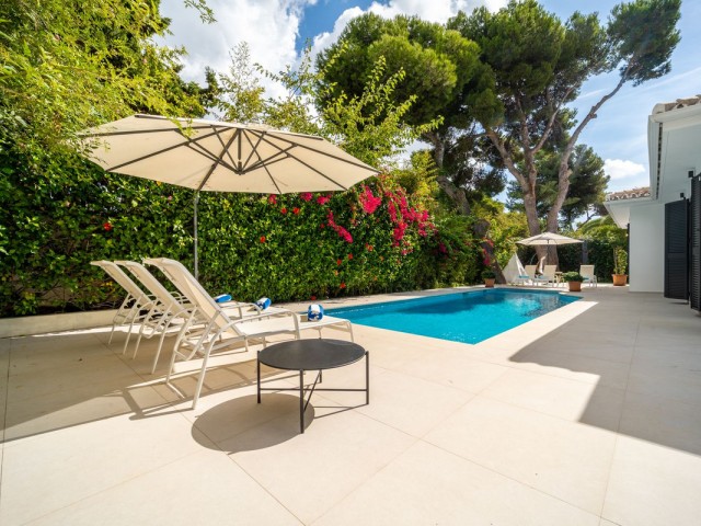 5 Bedrooms Villa in Los Monteros