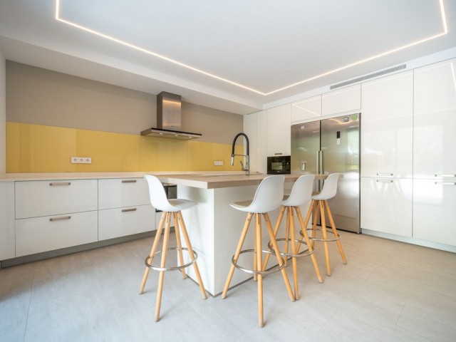 5 Bedrooms Villa in Los Monteros
