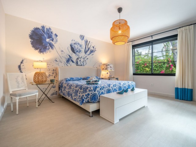 5 Bedrooms Villa in Los Monteros