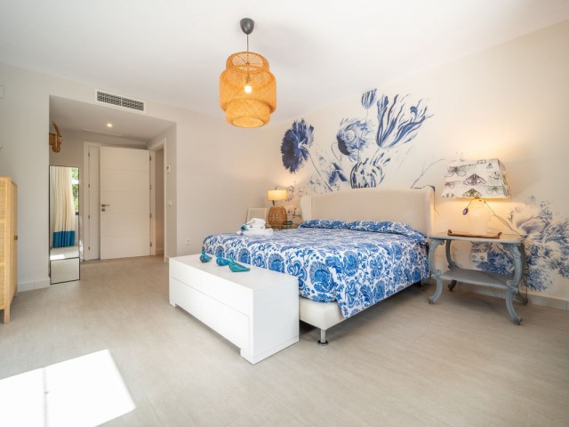 5 Bedrooms Villa in Los Monteros