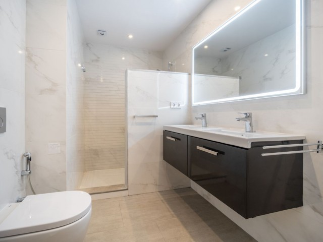 5 Bedrooms Villa in Los Monteros