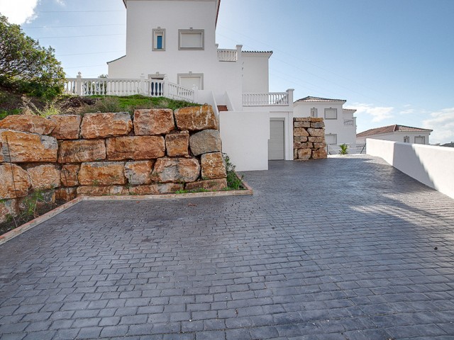 4 Bedrooms Villa in Estepona