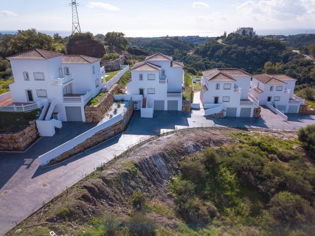 4 Bedrooms Villa in Estepona