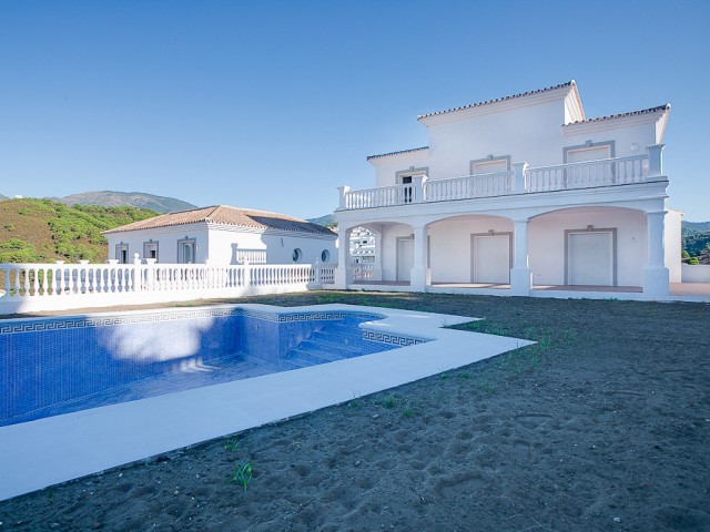4 Soveroms Villa i Estepona