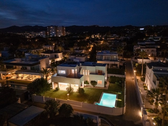 5 Bedrooms Villa in Marbesa