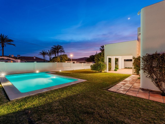 5 Bedrooms Villa in Marbesa