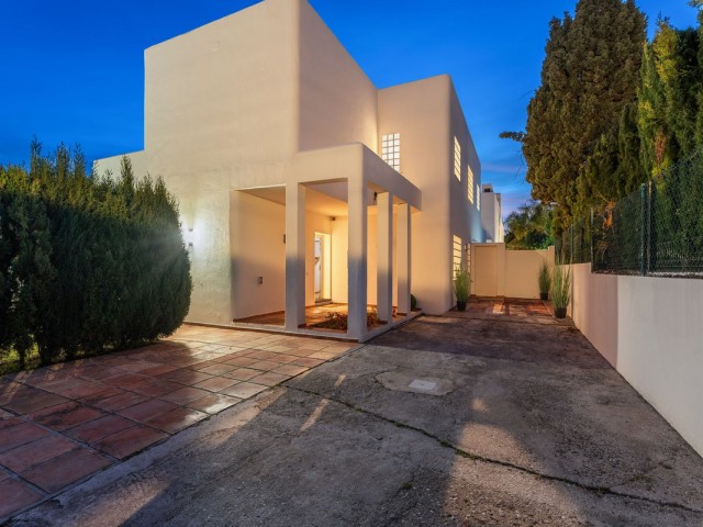 5 Bedrooms Villa in Marbesa