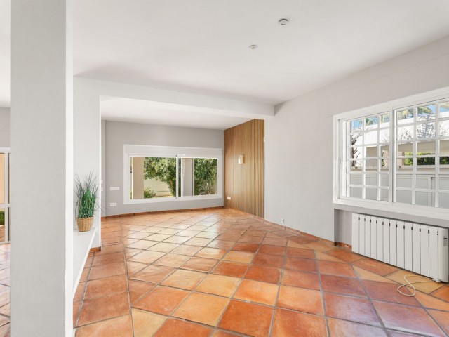 5 Bedrooms Villa in Marbesa