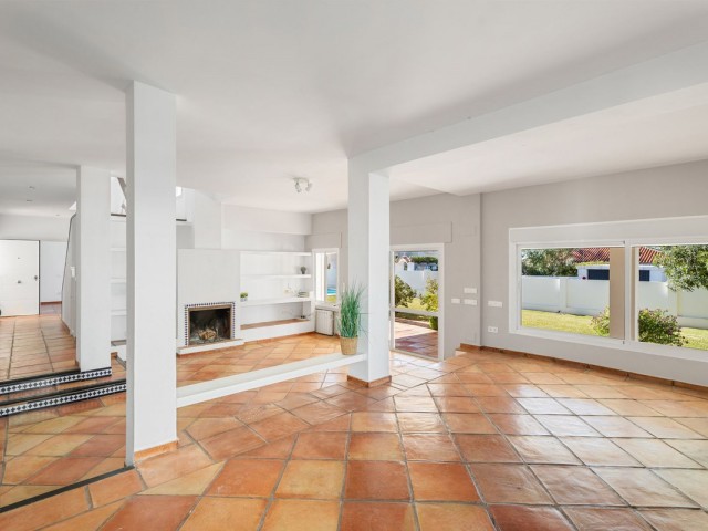 5 Bedrooms Villa in Marbesa