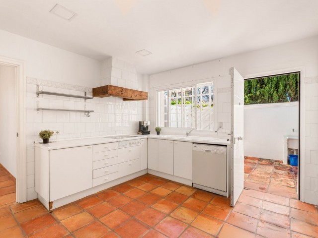 5 Bedrooms Villa in Marbesa