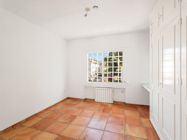 5 Bedrooms Villa in Marbesa