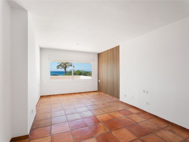 5 Bedrooms Villa in Marbesa