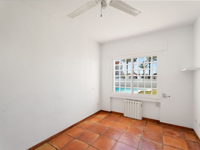 5 Bedrooms Villa in Marbesa