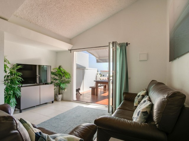 Maison mitoyenne avec 4 Chambres  à Estepona