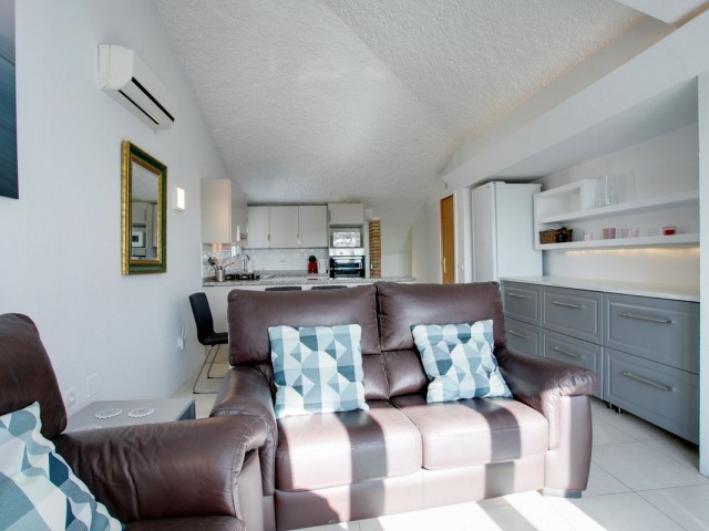 Maison mitoyenne avec 4 Chambres  à Estepona