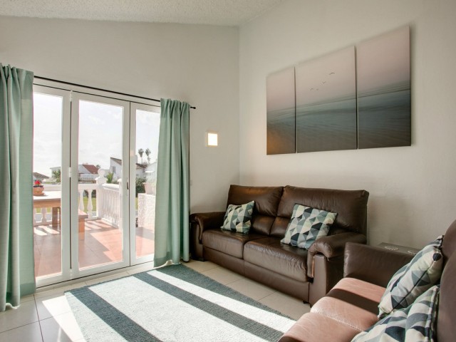 Maison mitoyenne avec 4 Chambres  à Estepona