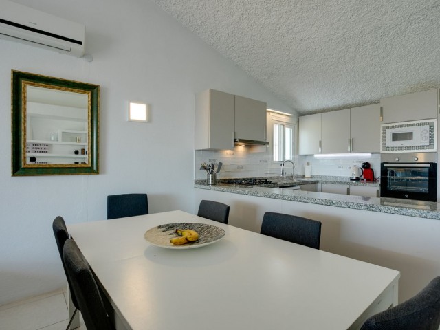 Maison mitoyenne avec 4 Chambres  à Estepona