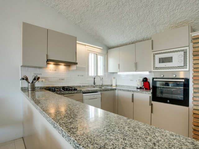 Maison mitoyenne avec 4 Chambres  à Estepona