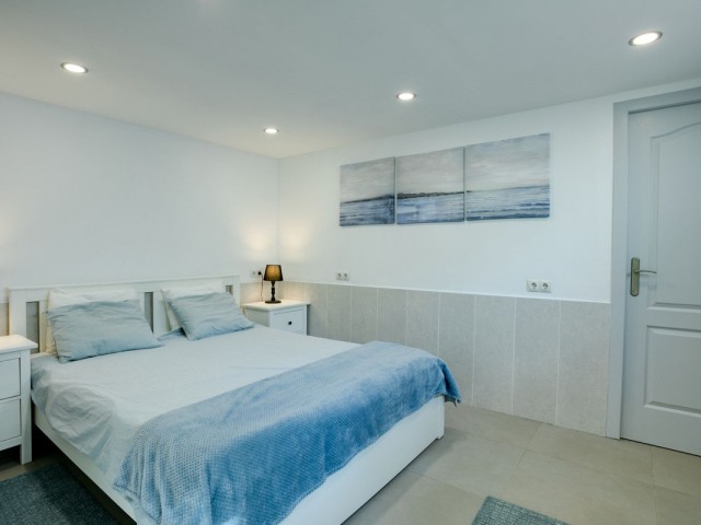 Maison mitoyenne avec 4 Chambres  à Estepona