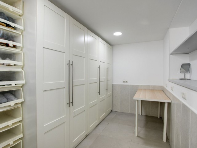 Maison mitoyenne avec 4 Chambres  à Estepona