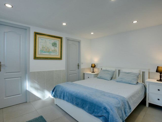 Maison mitoyenne avec 4 Chambres  à Estepona