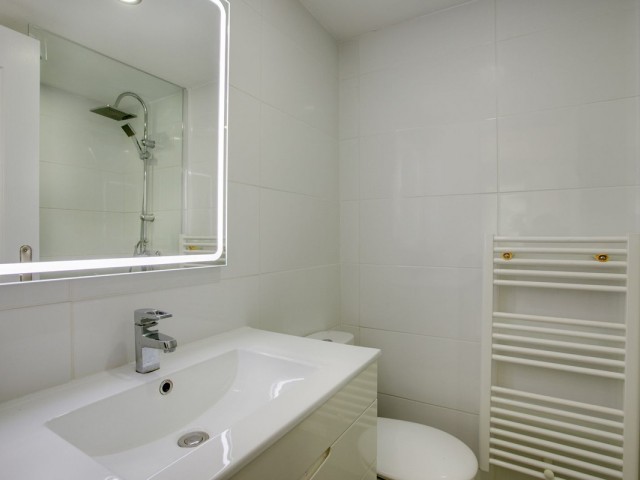 Maison mitoyenne avec 4 Chambres  à Estepona