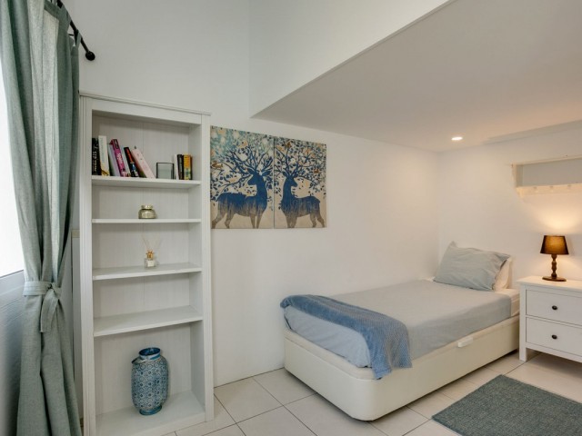 Maison mitoyenne avec 4 Chambres  à Estepona