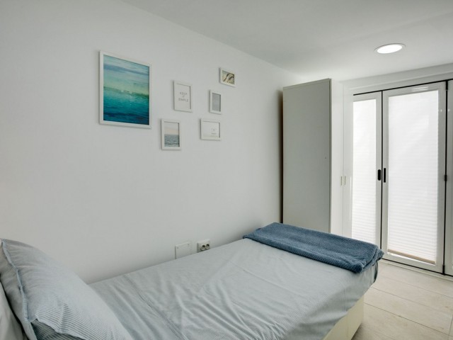 Maison mitoyenne avec 4 Chambres  à Estepona