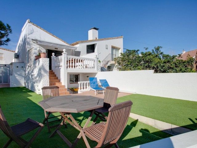 Maison mitoyenne avec 4 Chambres  à Estepona