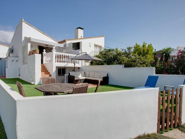 Maison mitoyenne avec 4 Chambres  à Estepona