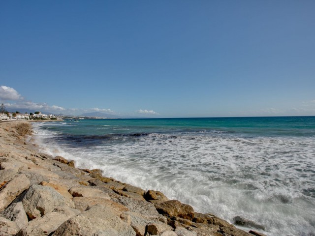 Maison mitoyenne avec 4 Chambres  à Estepona