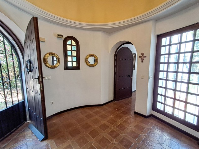 7 Bedrooms Villa in Calahonda