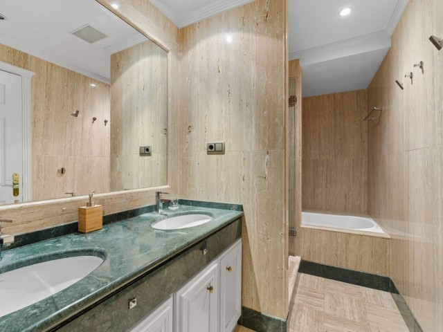 Apartamento con 3 Dormitorios  en Sierra Blanca